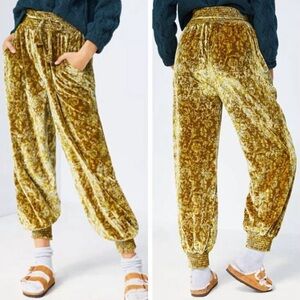Anthropologie Gloria Velvet Joggers Pants Smocked Waist Pockets Cropped Small